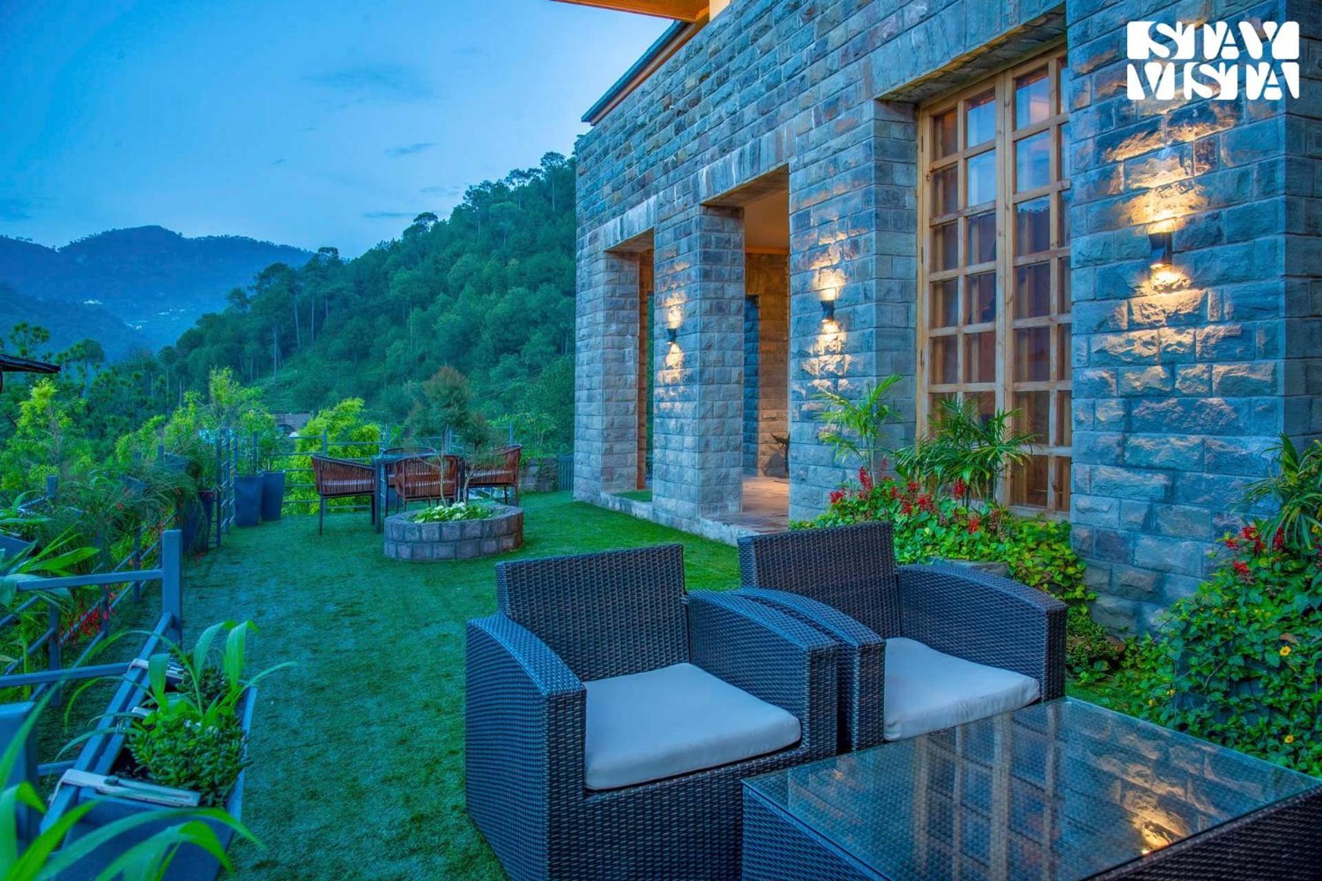 Stayvista At Sylvana Villas With Lawn, Bbq And Jacuzzi Kasauli Eksteriør billede